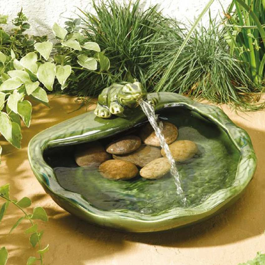 Solar Garden Water Feature Frog 37cm