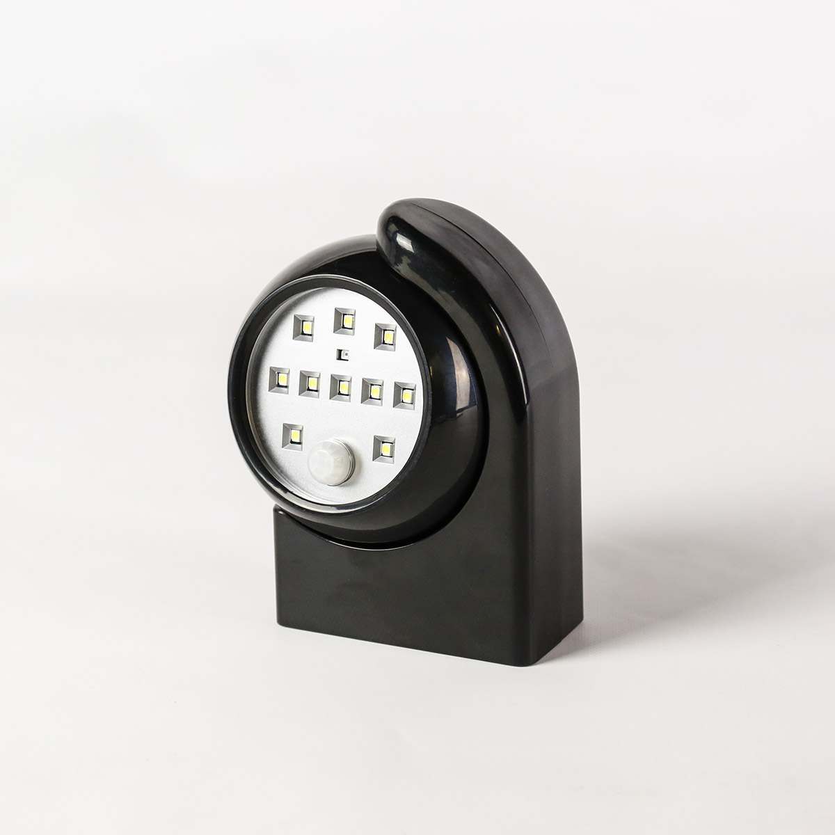 Outdoor Battery Operated Security Light with PIR Sensor