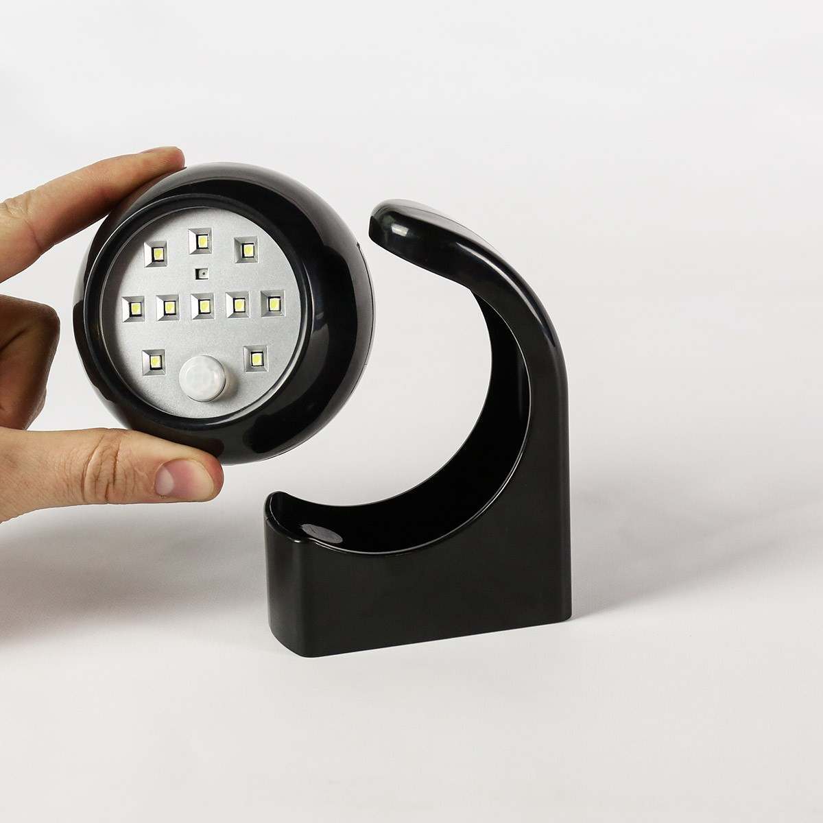 Outdoor Battery Operated Security Light with PIR Sensor