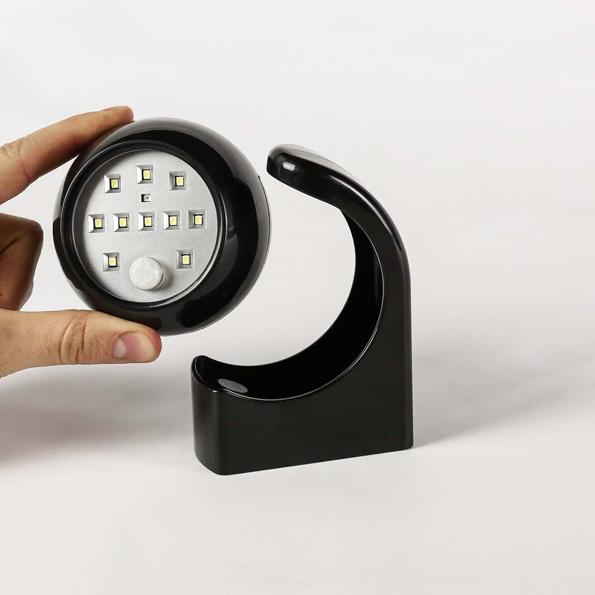 Outdoor Battery Operated Security Light with PIR Sensor