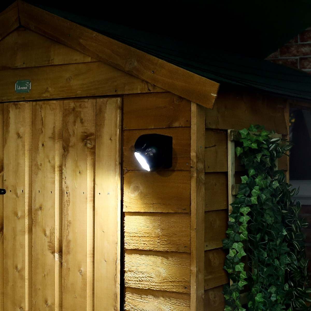 Outdoor Battery Operated Security Light with PIR Sensor