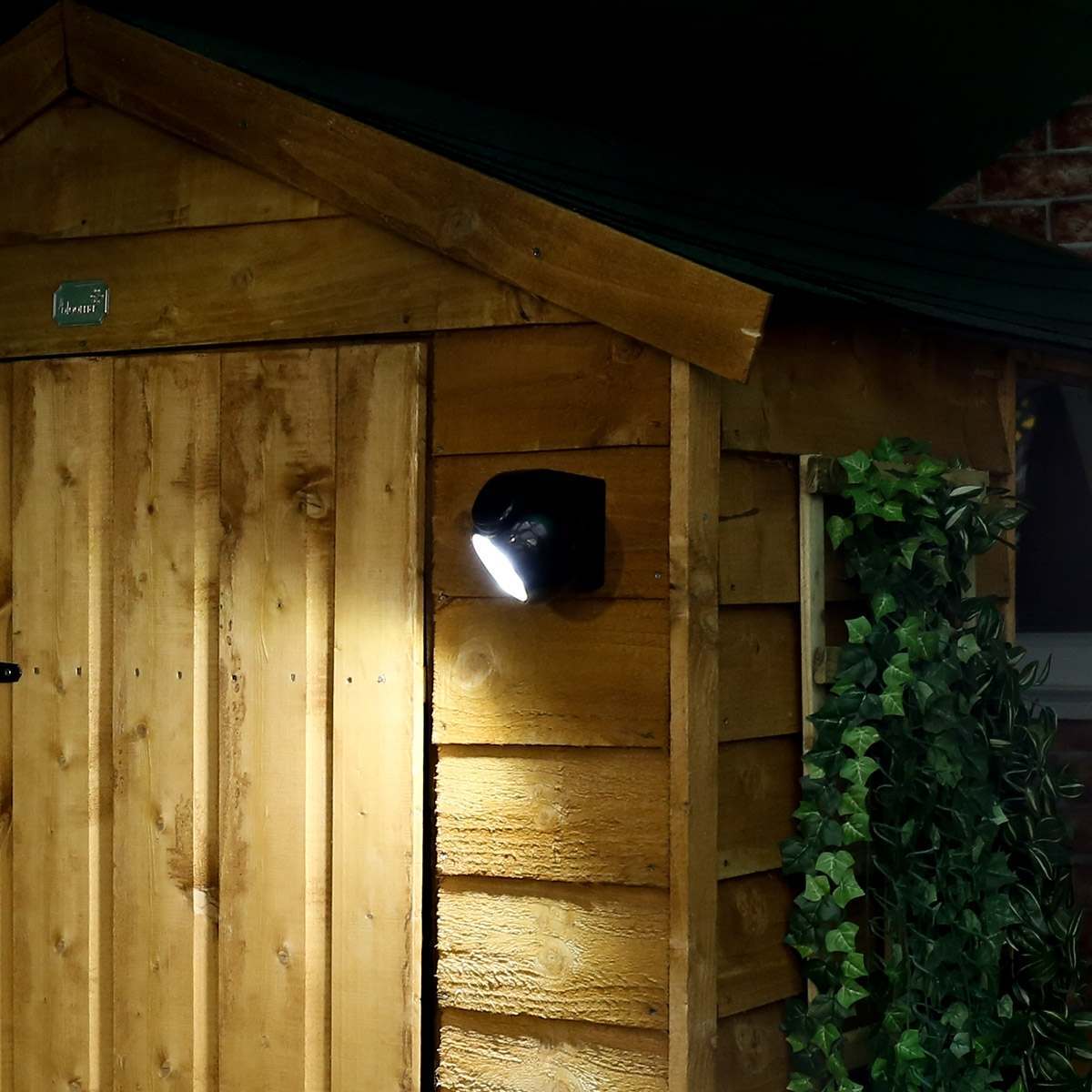 Outdoor Battery Operated Security Light with PIR Sensor