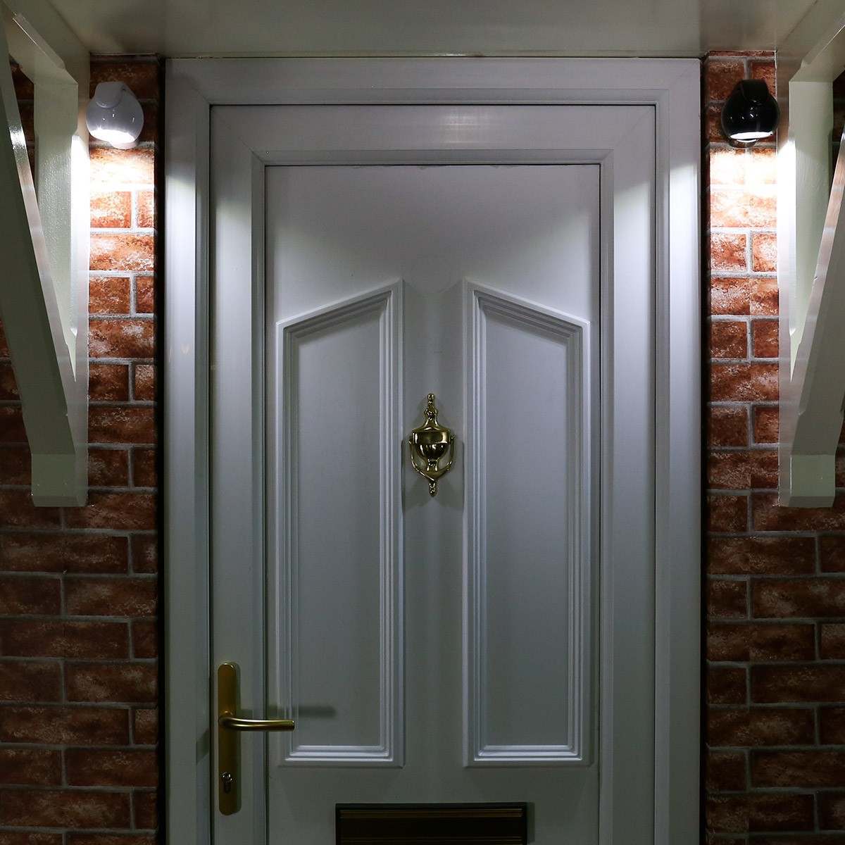 Outdoor Battery Operated Security Light with PIR Sensor