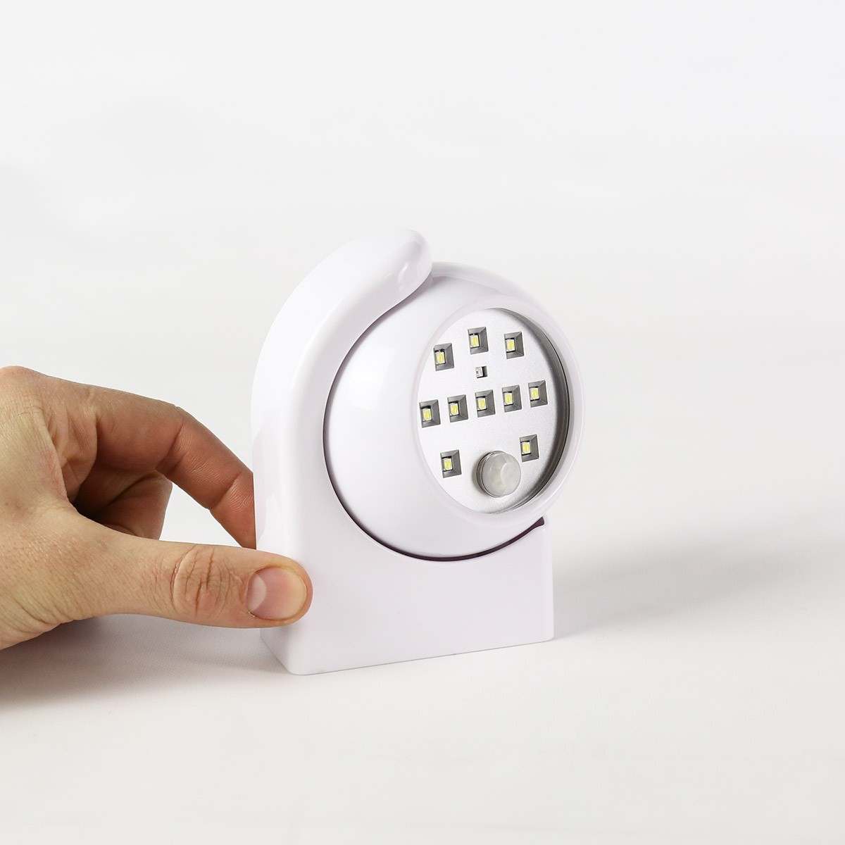 Outdoor Battery Operated Security Light with PIR Sensor