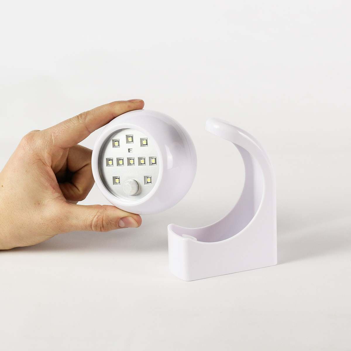 Outdoor Battery Operated Security Light with PIR Sensor