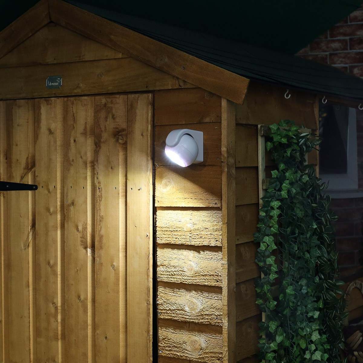 Outdoor Battery Operated Security Light with PIR Sensor