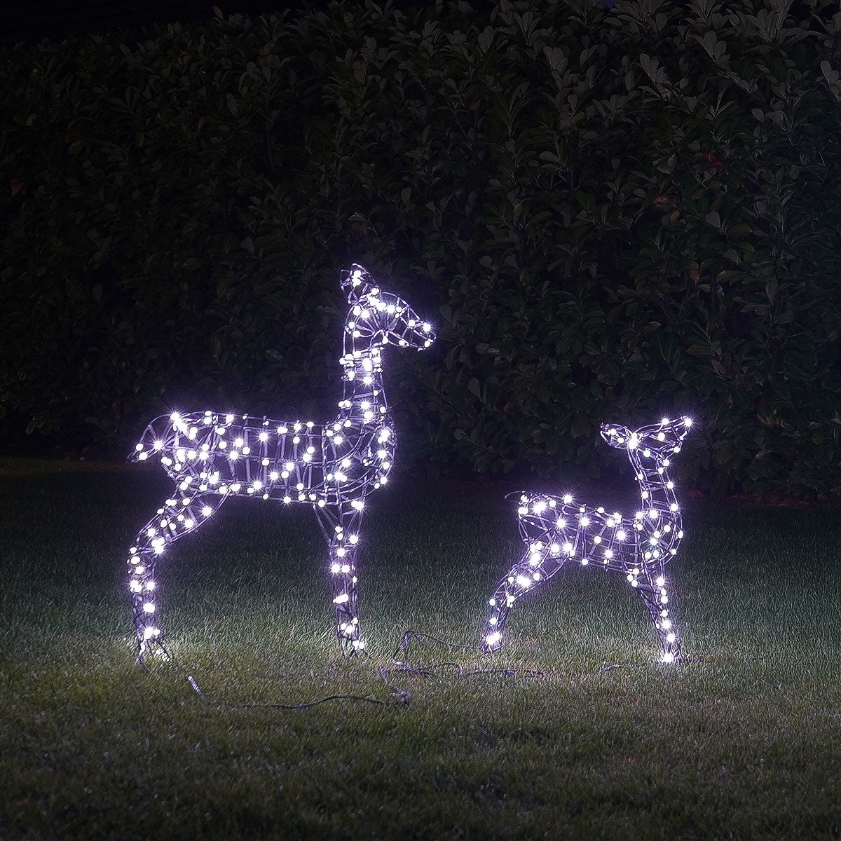 Doe & Fawn Connectable Outdoor Light up Reindeer with Remote Control - Adjustable Colours