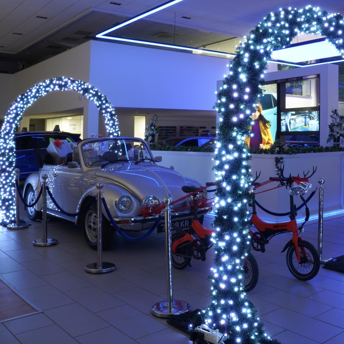 ConnectGo® 2.5m Outdoor Green Commercial Christmas Pre Lit Archway