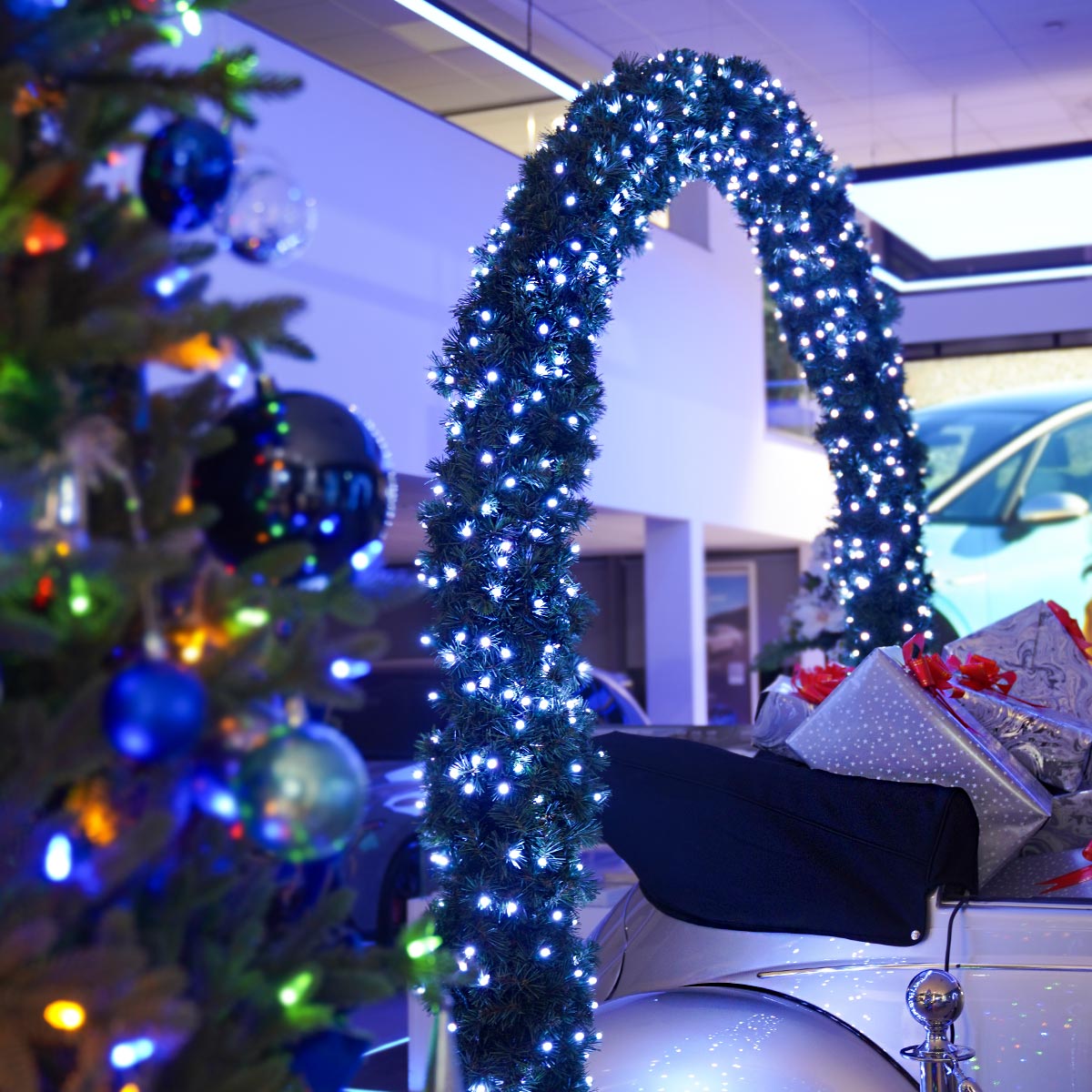 ConnectGo® 2.5m Outdoor Green Commercial Christmas Pre Lit Archway