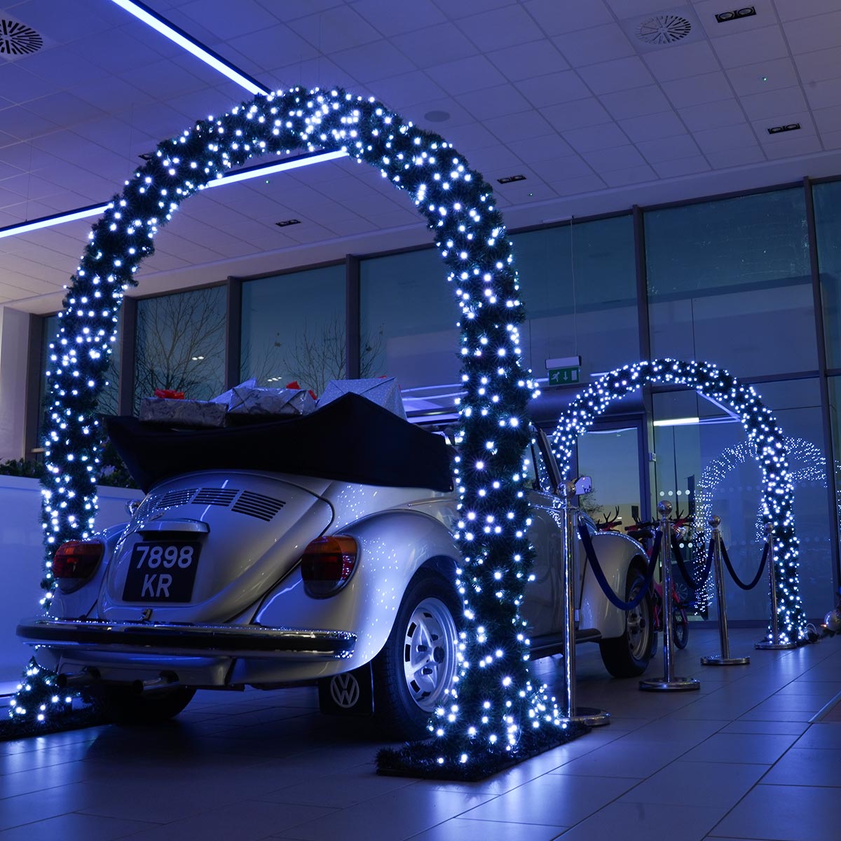 ConnectGo® 2.5m Outdoor Green Commercial Christmas Pre Lit Archway