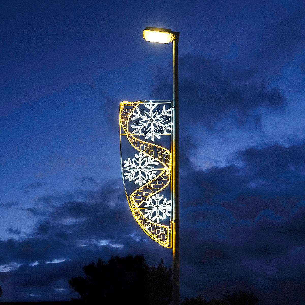 ConnectPro® 2m Snowflake Outdoor Commercial Christmas Light Lamp Post Motif