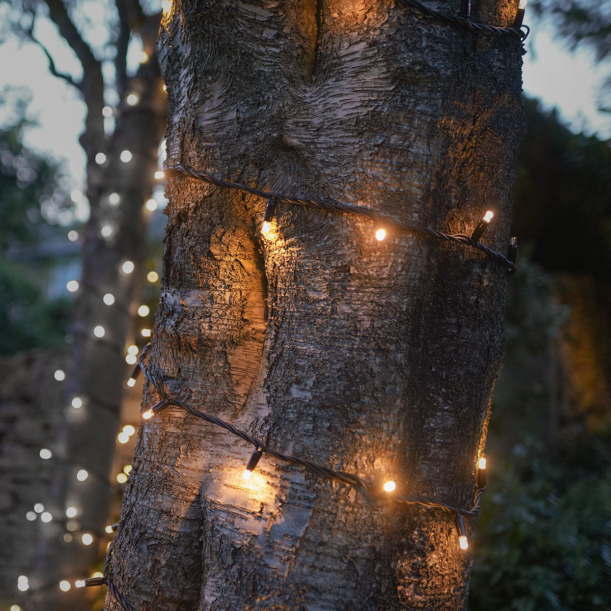 outdoor-string-lights-flash-bulb-leds-connectable-black-rubber-cable