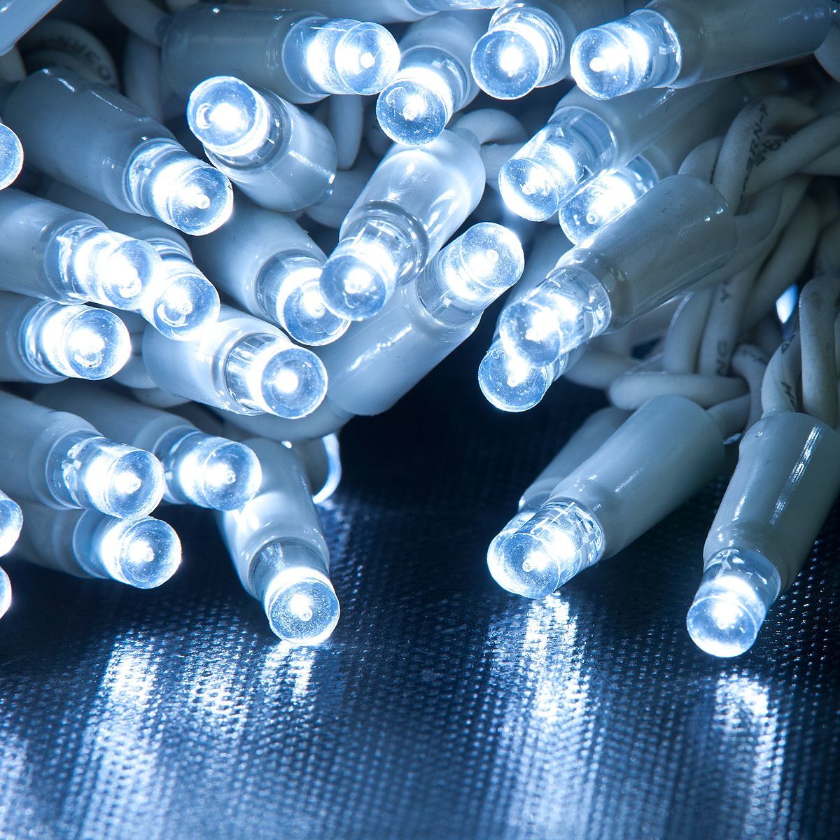 connectable-diamond-lights-white-cable-240v
