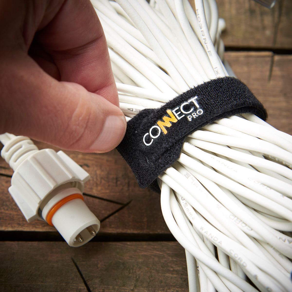 outdoor-led-icicle-lights-connectable-white-rubber-cable