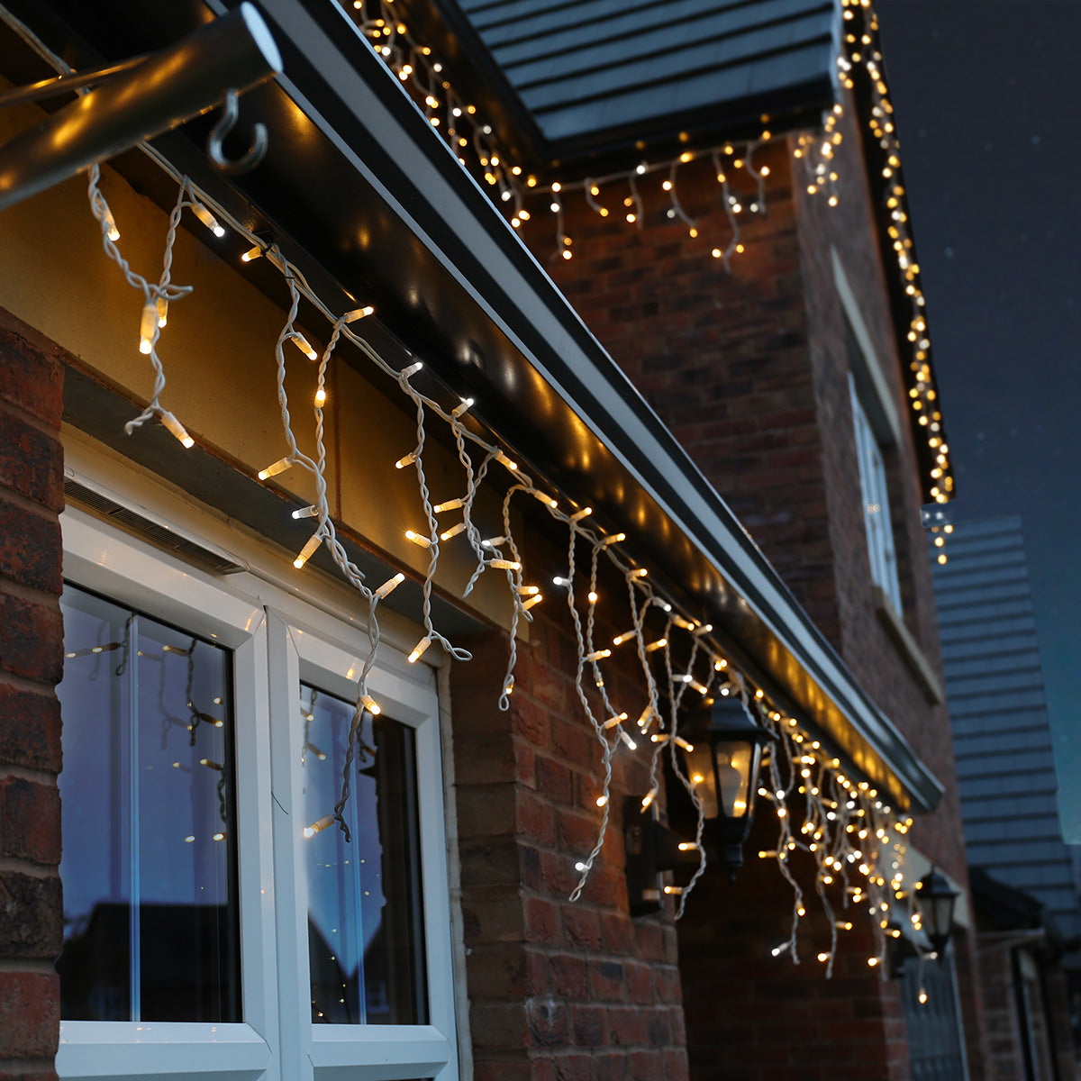 ConnectPro® Warm White Icicle Light, White Flash Bulb, Connectable, White Rubber Cable