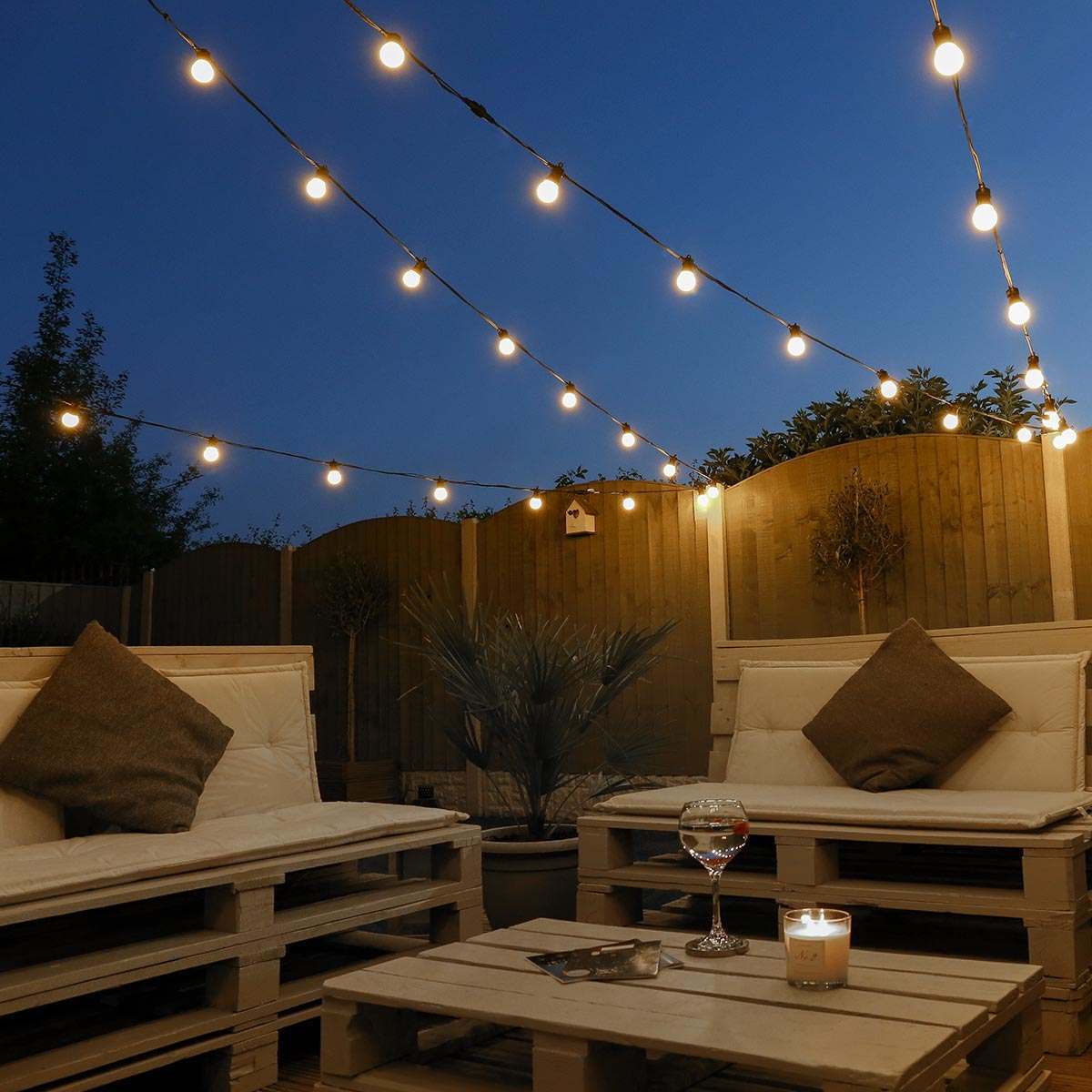 Connectable Festoon Lights with Frosted Bulbs on Black Rubber Cable