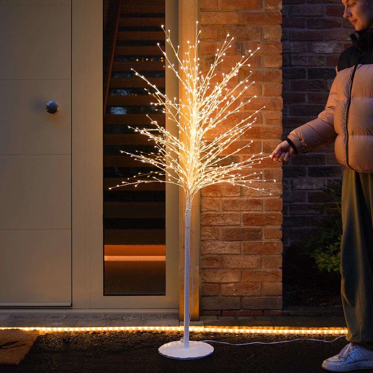 White LED Microdot Topiary Tree with Warm White LEDs