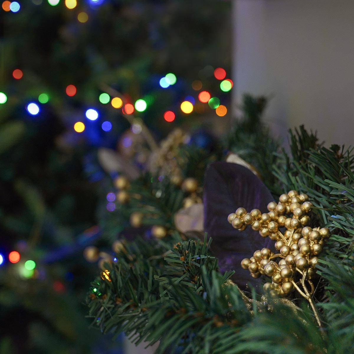 1.8m Royal Blue and Gold Berry Decoration Christmas Garland