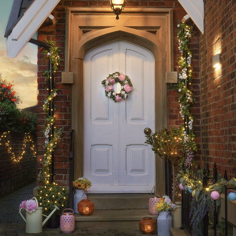 Style Guide: Styling Lanterns for All Seasons