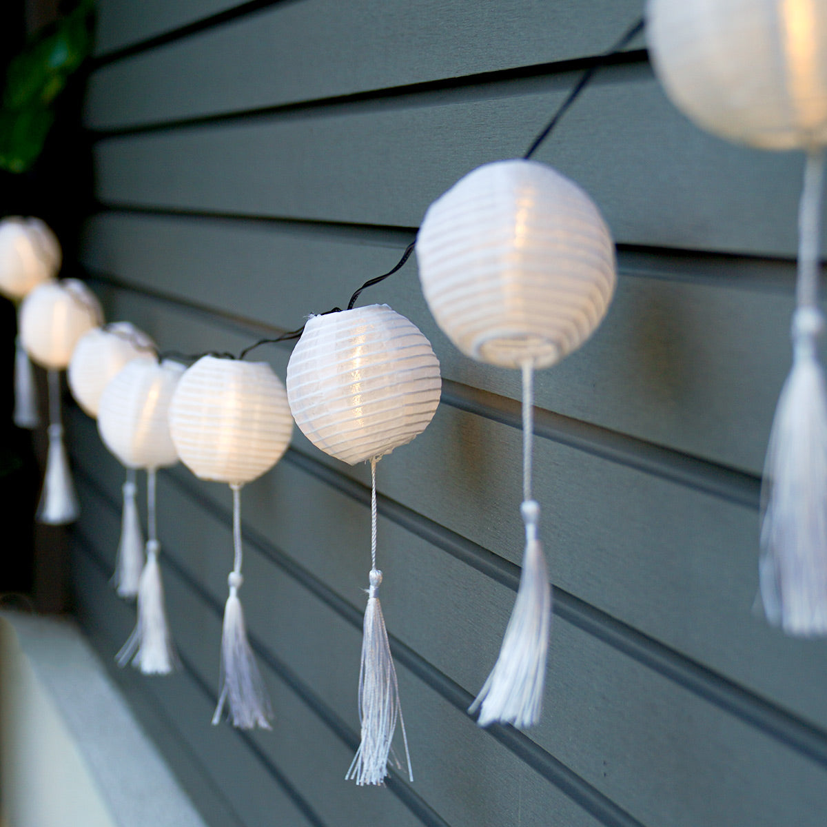 10 Tassel Lantern Solar Fairy Lights 1.8m