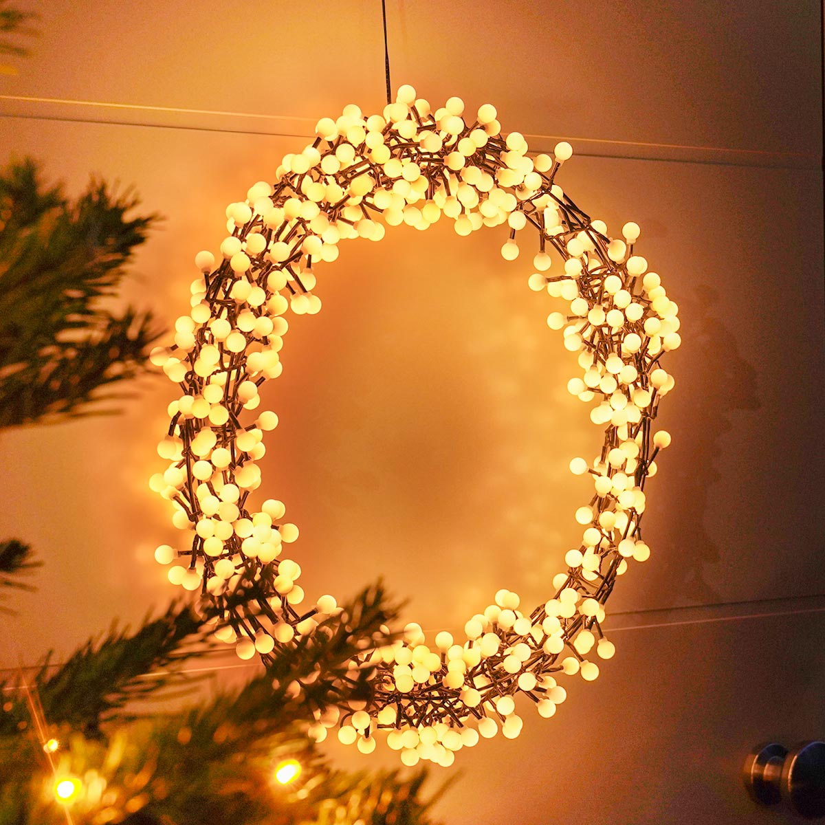 45cm Berry Outdoor Christmas Wreath With 550 Warm White LEDs