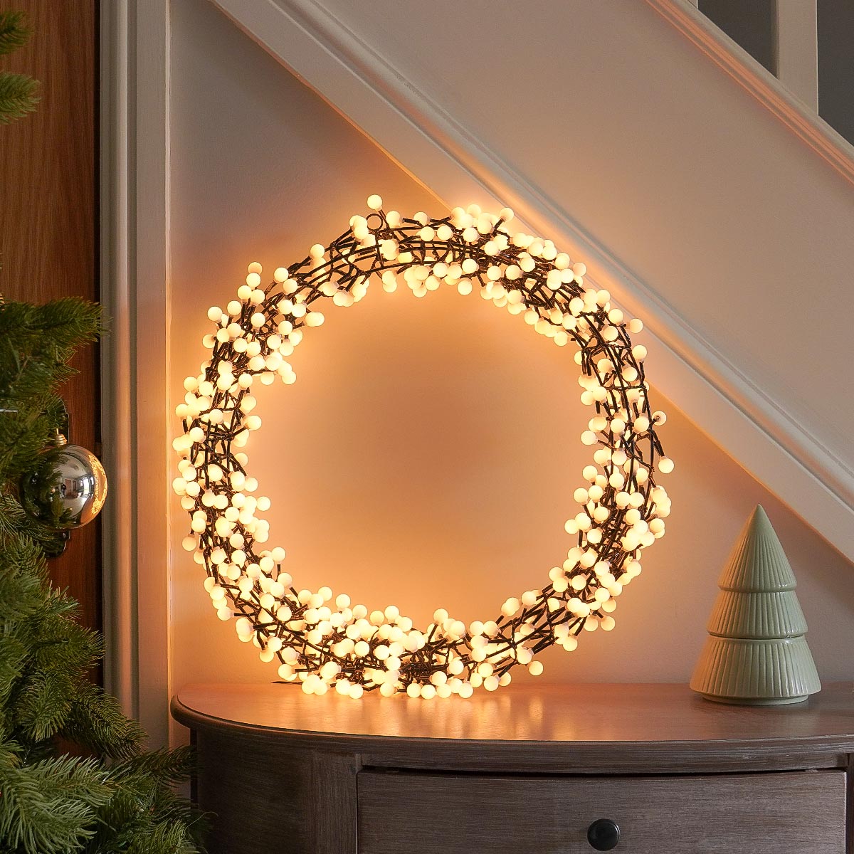 45cm Berry Outdoor Christmas Wreath With 550 Warm White LEDs
