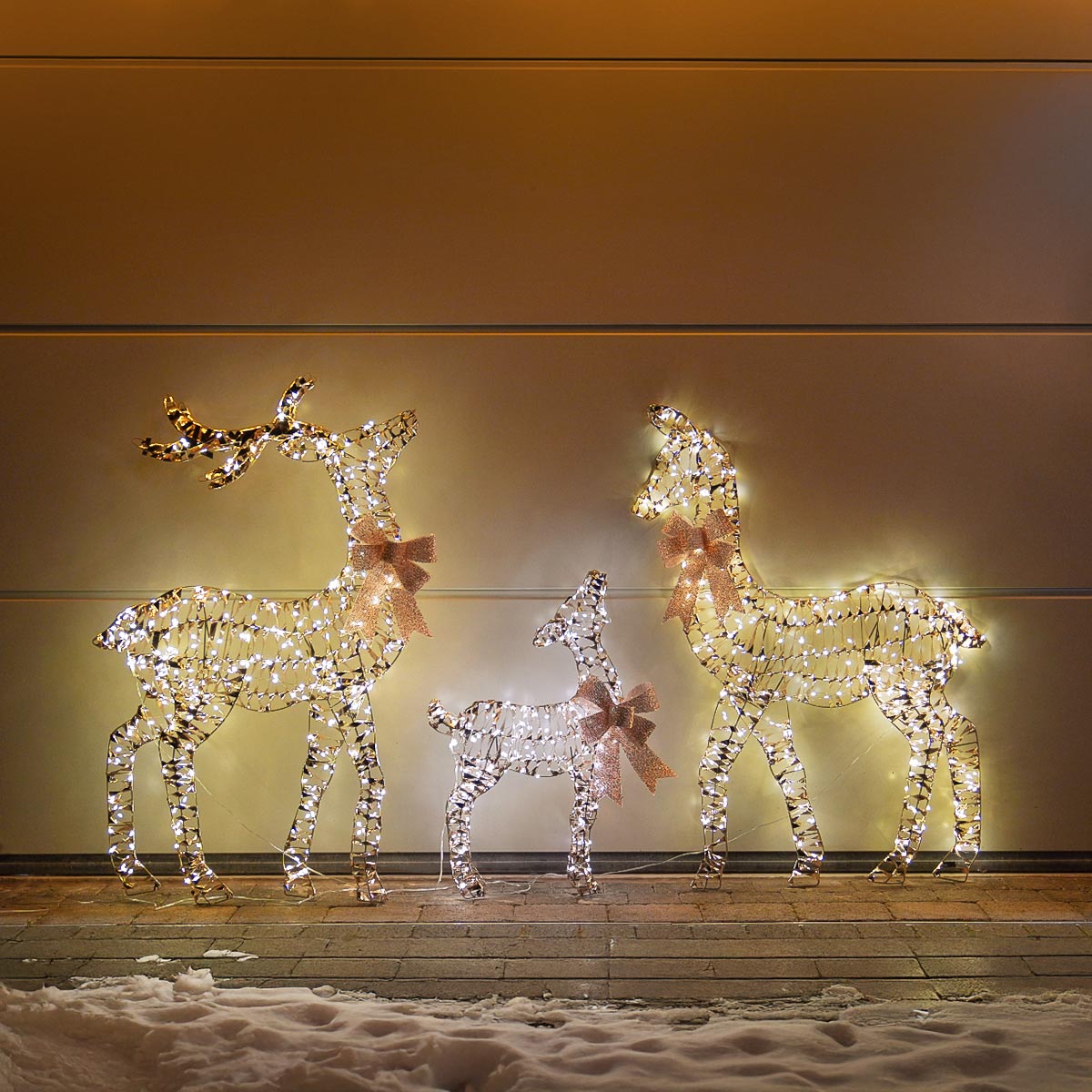 Gold Twist Outdoor Christmas Decoration Light up Reindeer Family