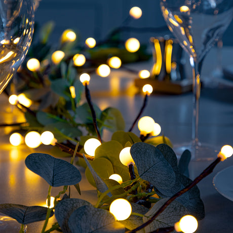 1.8m Battery Berry with Foliage Garland. Warm White LEDs