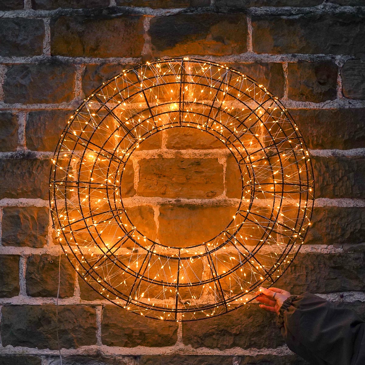 75cm Wire Outdoor Christmas Wreath With 720 Antique White Micro LEDs