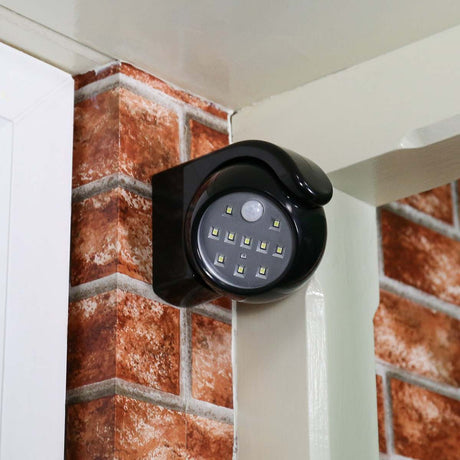 Outdoor Battery Operated Security Light with PIR Sensor