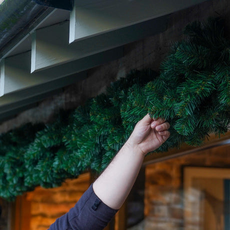 2.7m Outdoor Green Commercial Christmas Garland