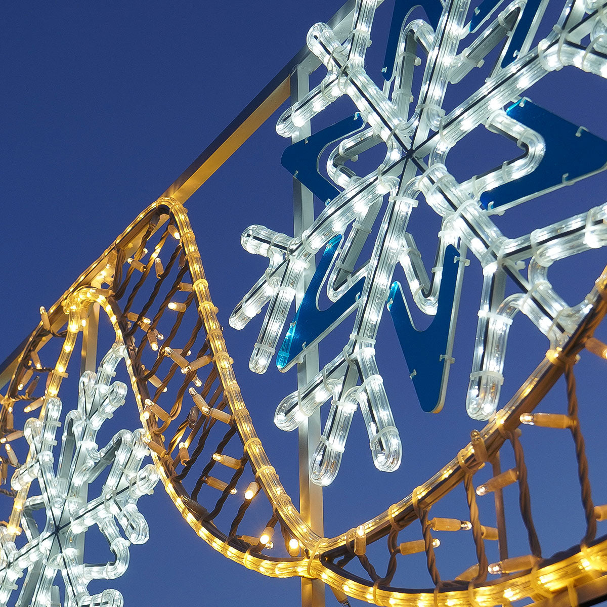 ConnectPro® 4m Snowflake Outdoor Commercial Christmas Light Cross Street Motif