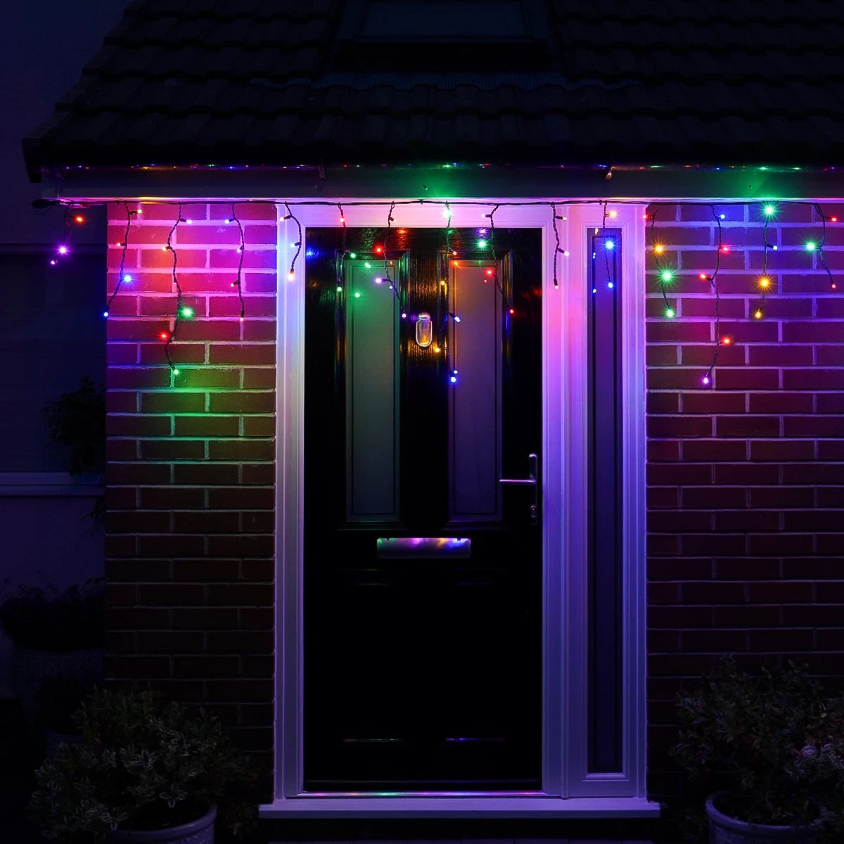 outdoor-led-icicle-lights-connectable-black-rubber-cable