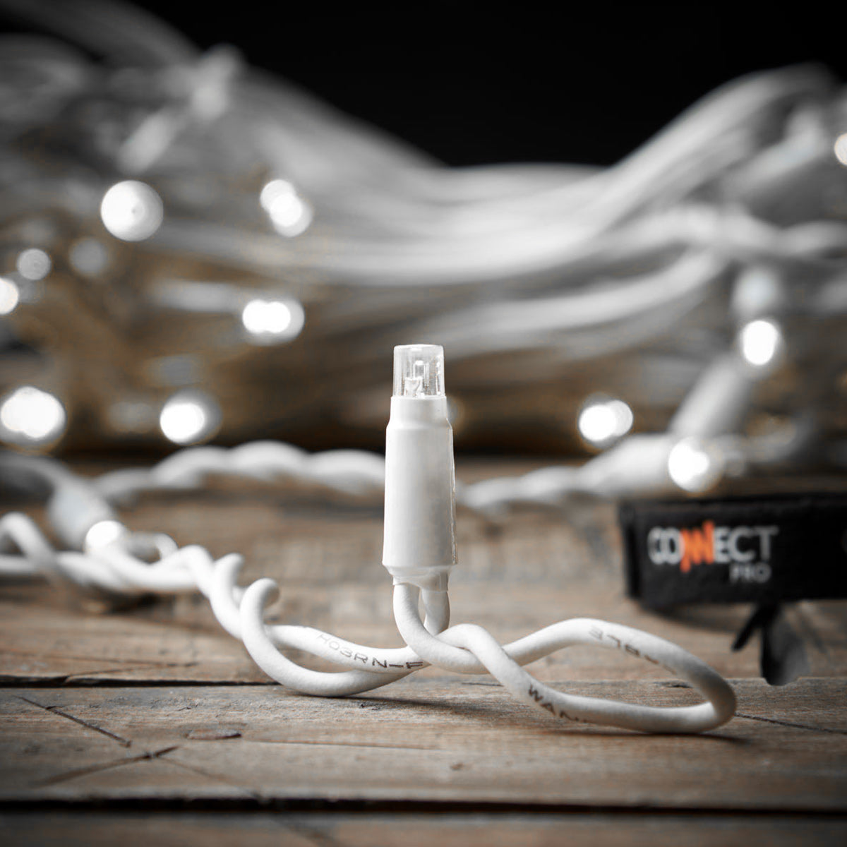 outdoor-icicle-lights-flash-bulb-leds-connectable-white-rubber-cable