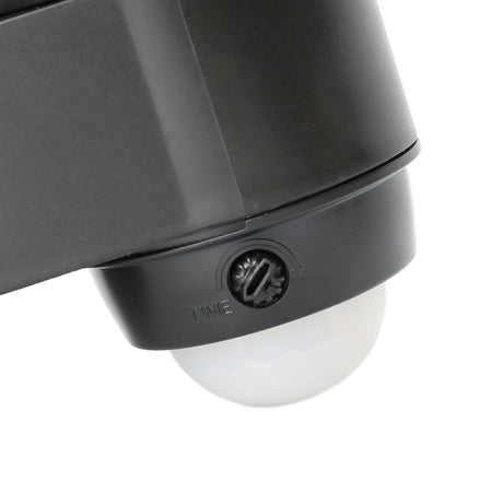 Battery Powered Outdoor Security Light Twin Head Spotlight with PIR Sensor
