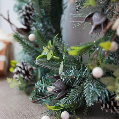 45cm White Berry and Hessian Christmas Wreath