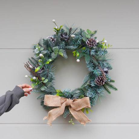 45cm White Berry and Hessian Christmas Wreath