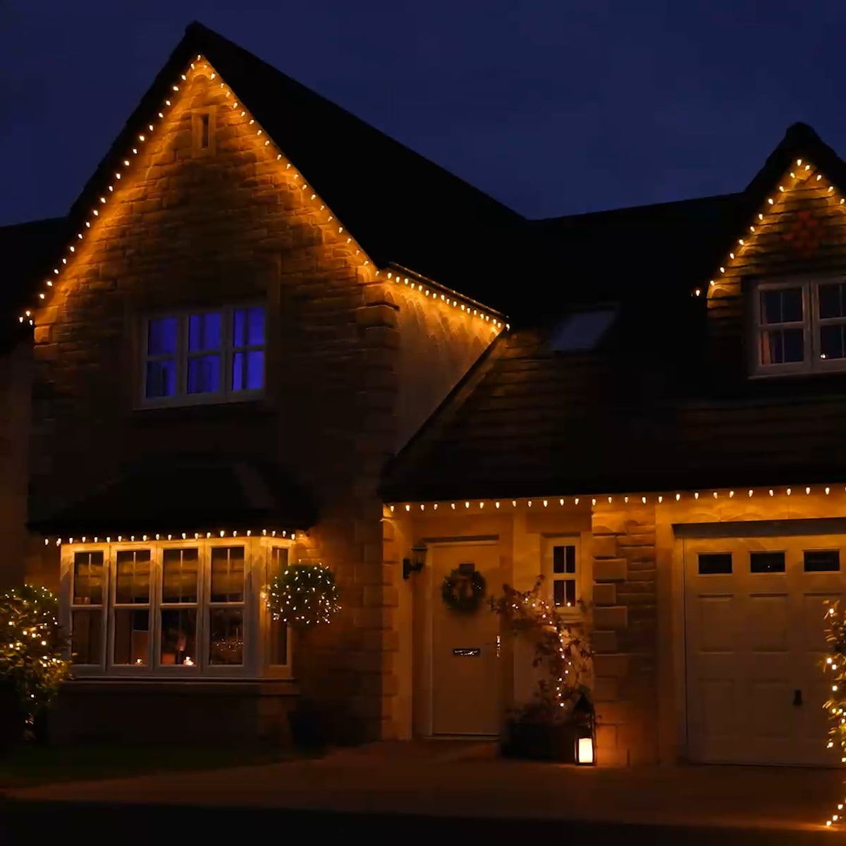 connectgo-connectable-c9-pinecone-outdoor-string-lights-warm-white