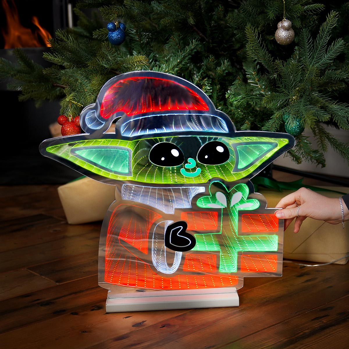 47cm ©Disney Infinity Mirror Baby Yoda Christmas Figure | Indoor