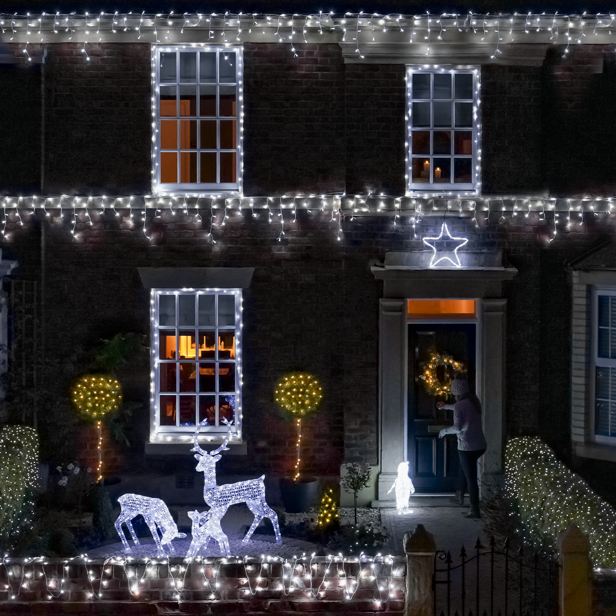 outdoor-led-icicle-lights-connectable-white-rubber-cable